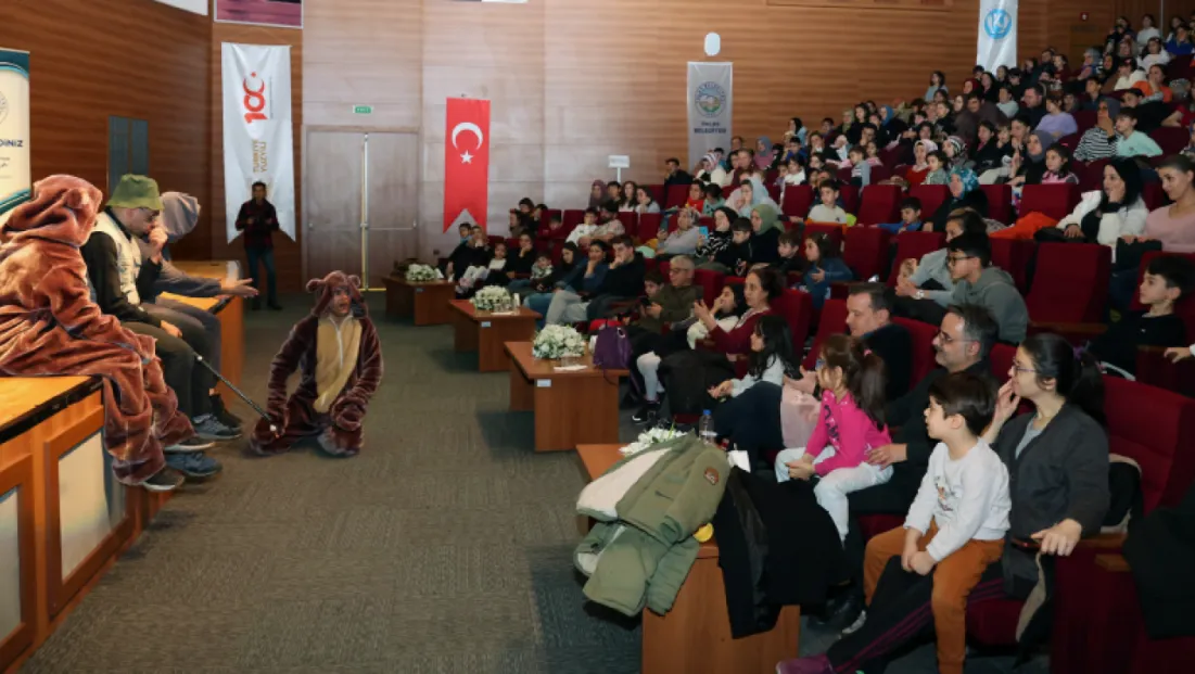 Başkan Amca’dan Çocuklara Karne Hediyesi Tiyatro Şöleni