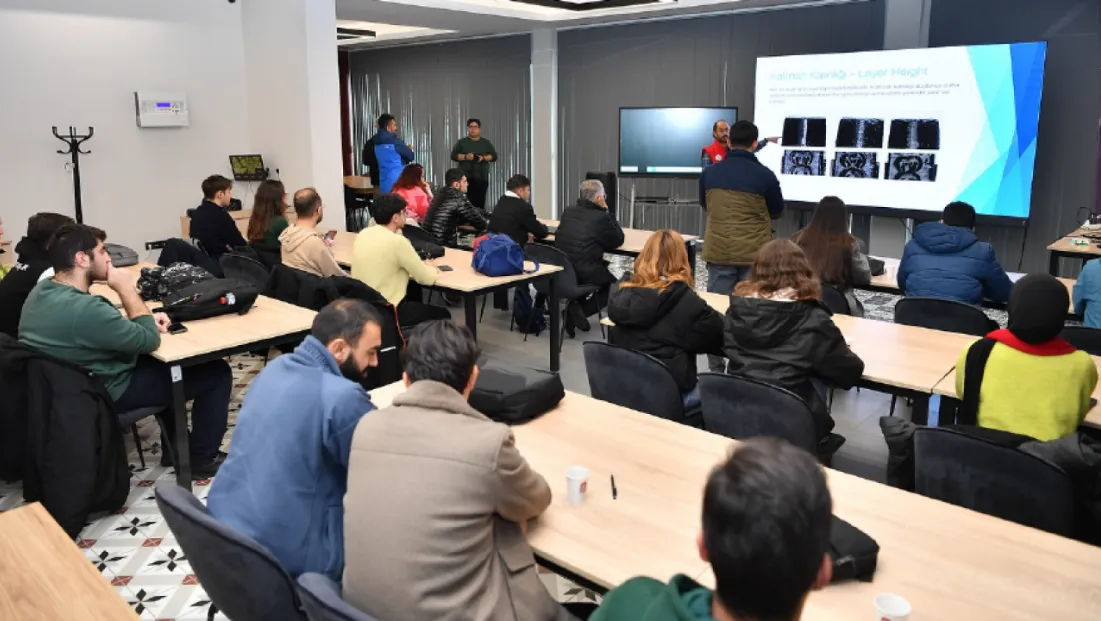 Başkan Büyükkılıç, Bilişim Akademisi dersine katıldı