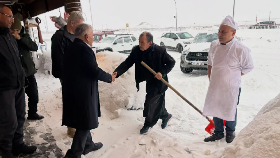 Başkan Büyükkılıç'tan milyonları ağırlayan Erciyes Kayak Merkezi esnafına ziyaret