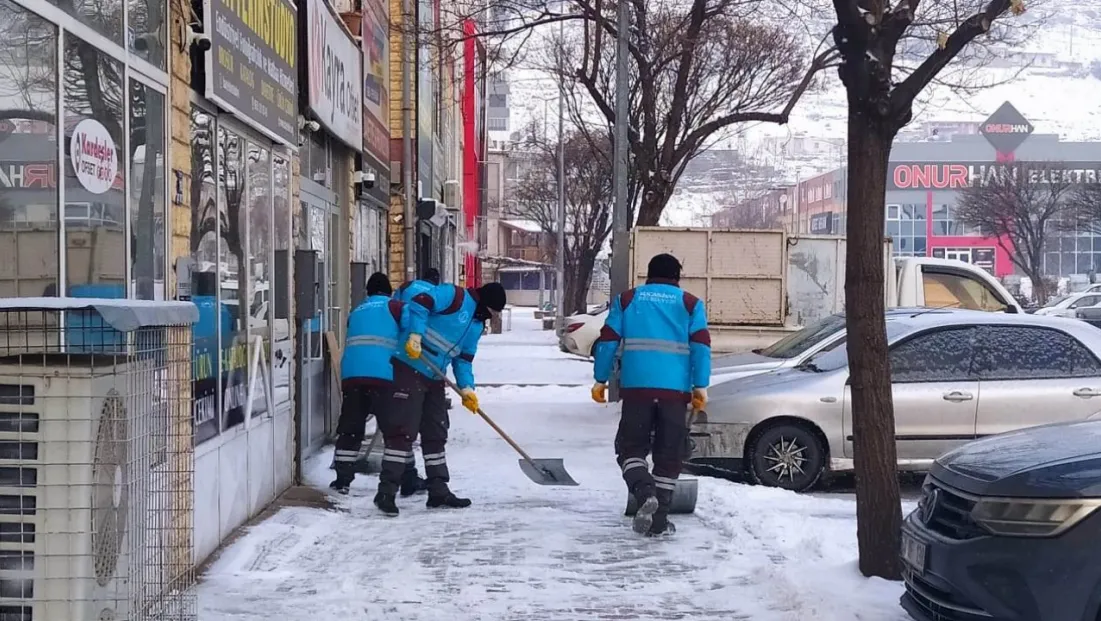 Başkan Çolakbayrakdar, “Kar temizleme çalışmalarımız devam ediyor”