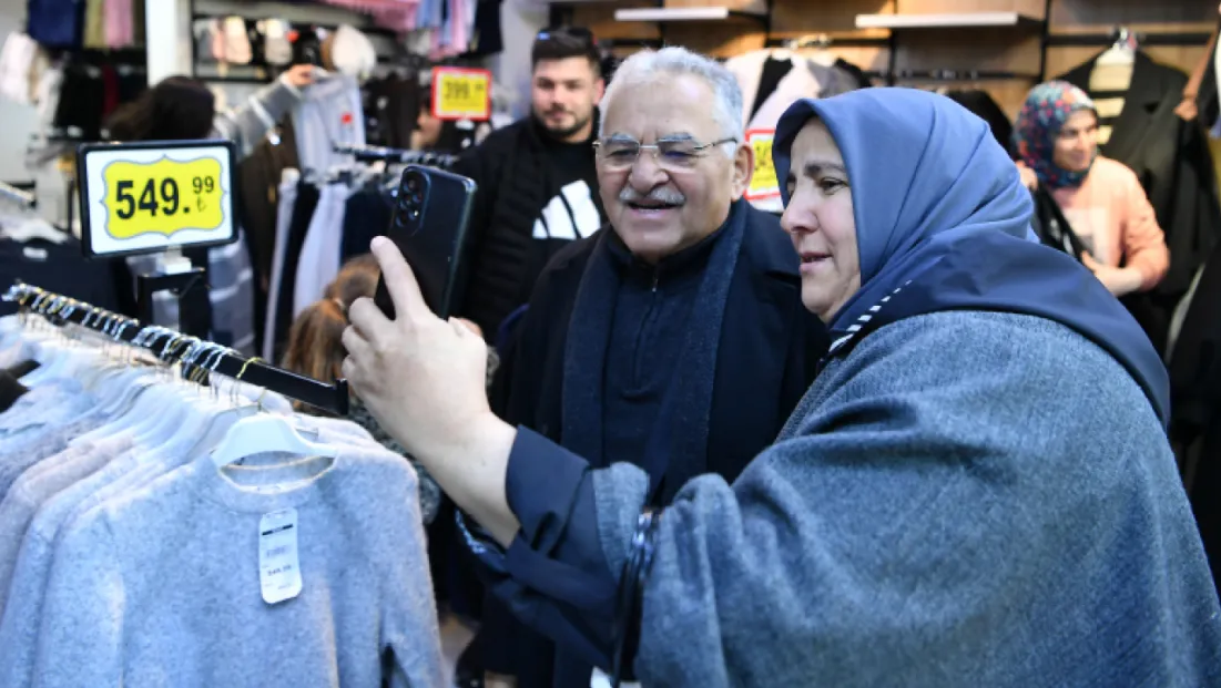 Başkan'dan Sivas Caddesi Esnafına Tatlı İkramı
