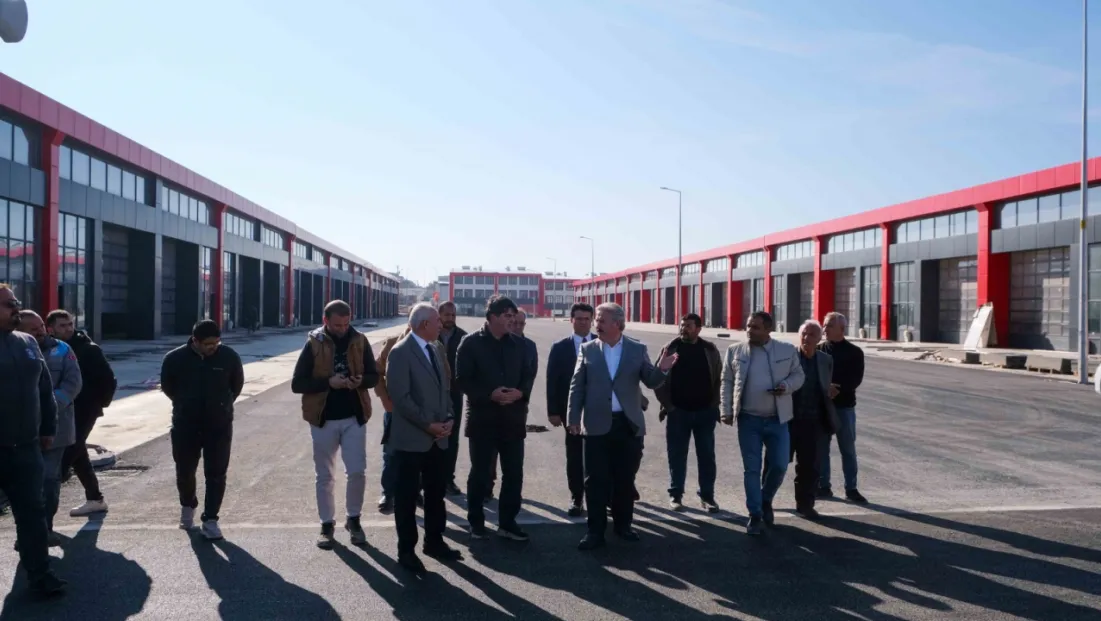 Başkan Palancıoğlu, Yeşilyurt Oto Sanayi Sitesi’nde esnaflarla bir araya geldi