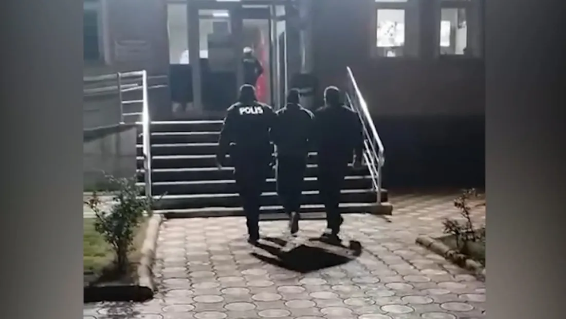 Becen Mahallesi’nde tabancayla havaya ateş eden 18 yaşındaki genç yakalandı