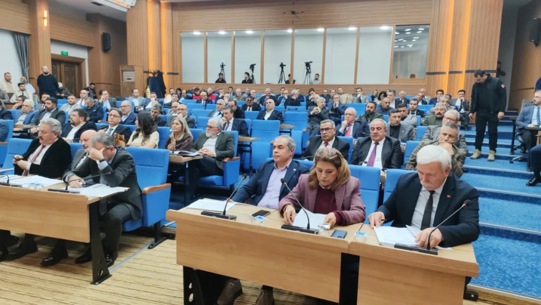 Büyükşehir Meclisi’nde emeklilere et ve ekmek yardım önergesi gerginliği