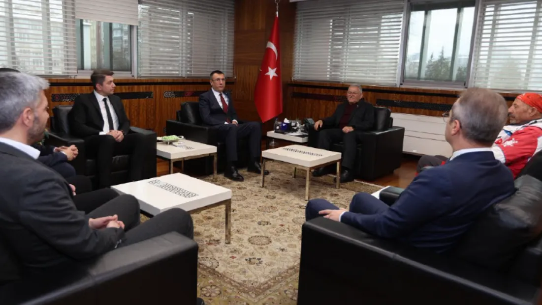 Dağcılık Federasyonu Heyeti Başkan Büyükkılıç'ı Ziyaret etti