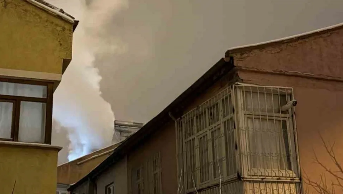 Danışment'teki Çatı Yangını 2 Saatte Kontrol Altına Alındı