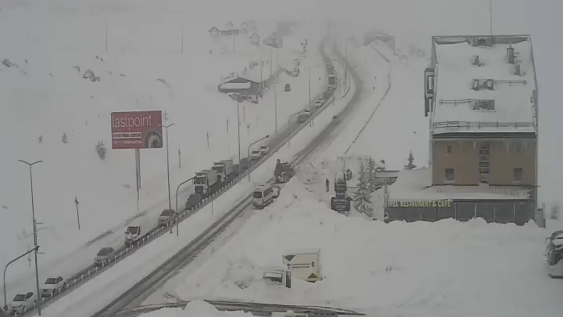 Erciyes’de yollar trafiğe kapalı
