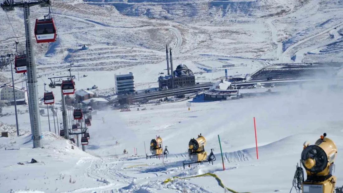Erciyes Kayak Merkezi’nde Kar Garantili Sezon
