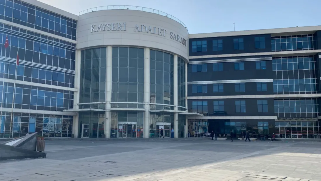 Eski eşini bıçakla yaralayan şahsın yeniden yargılaması yapıldı