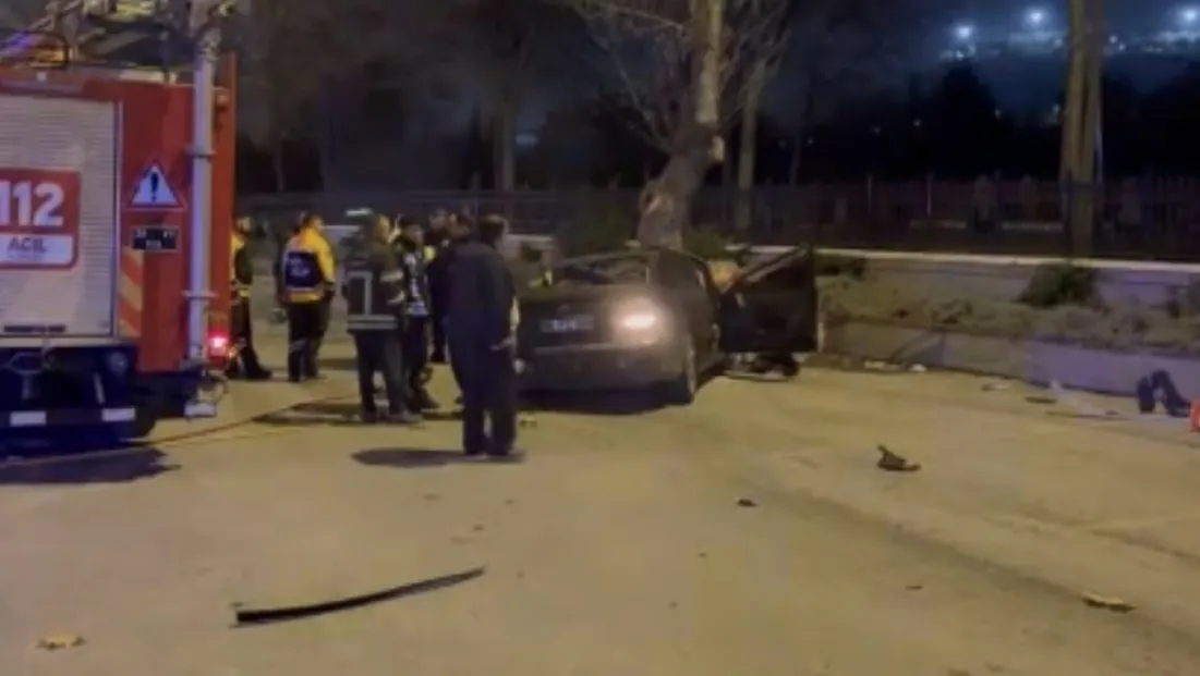 Feci kazada araç 200 metre savruldu: Bir Genç Hayatını Kaybetti