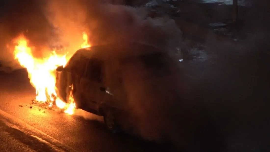 Fiat Tofaş otomobil alev alev yandı