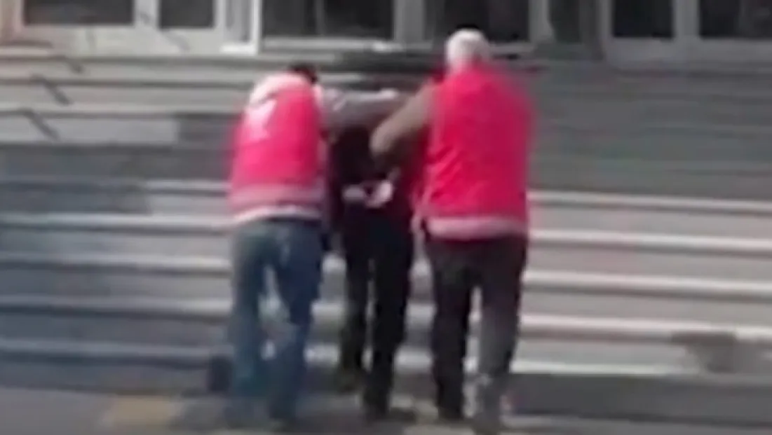 Hırsızlık suçundan 33 yıl hapis cezası ile aranan firari Güven Timlerinin devriyesinde  yakalandı