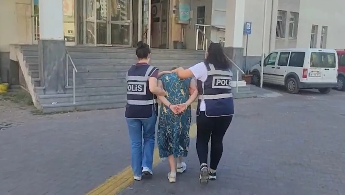 Hırsızlık suçundan aranan firari kadın yakalandı