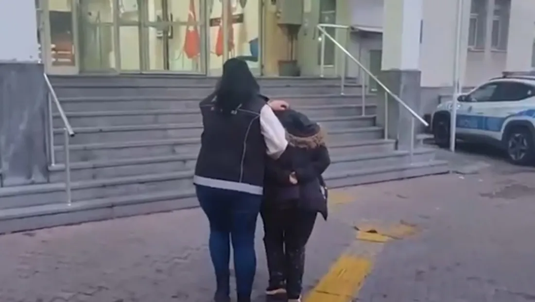 Hırsızlık suçundan aranan kadın yakalandı