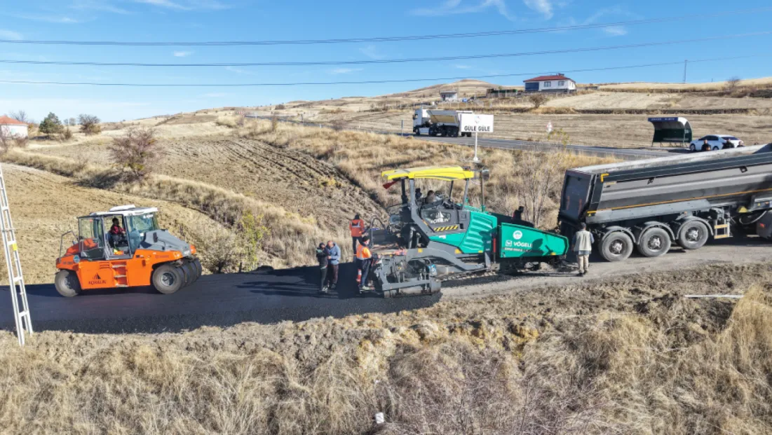 Höbek Mahallesi'ne 8 bin 600 ton sıcak asfalt