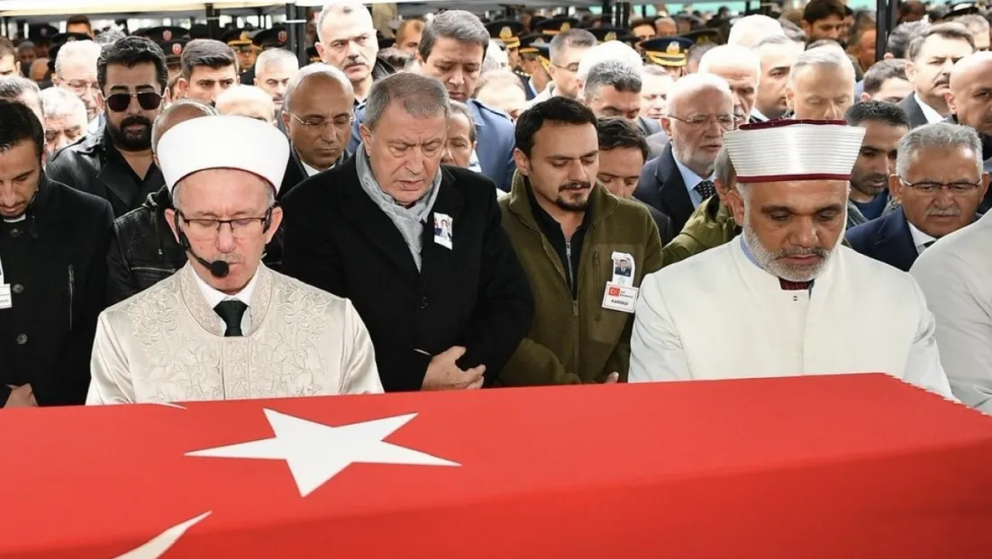 Hulusi Akar’dan Şehide Vefa: ‘Ruhları Şad Olsun’