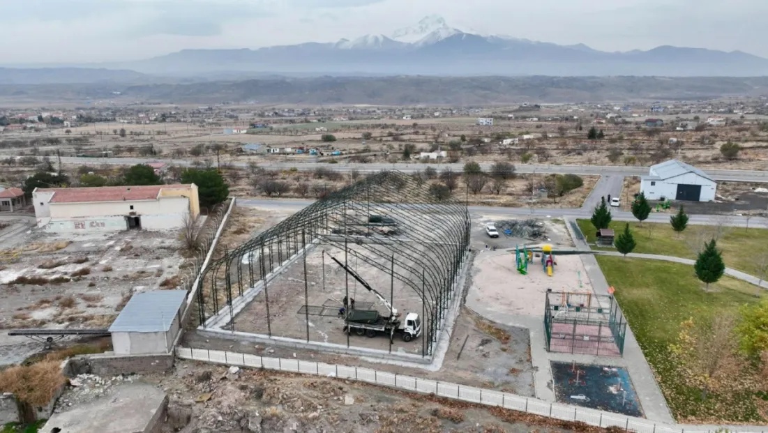 İncesu’ya yeni kapalı halı saha