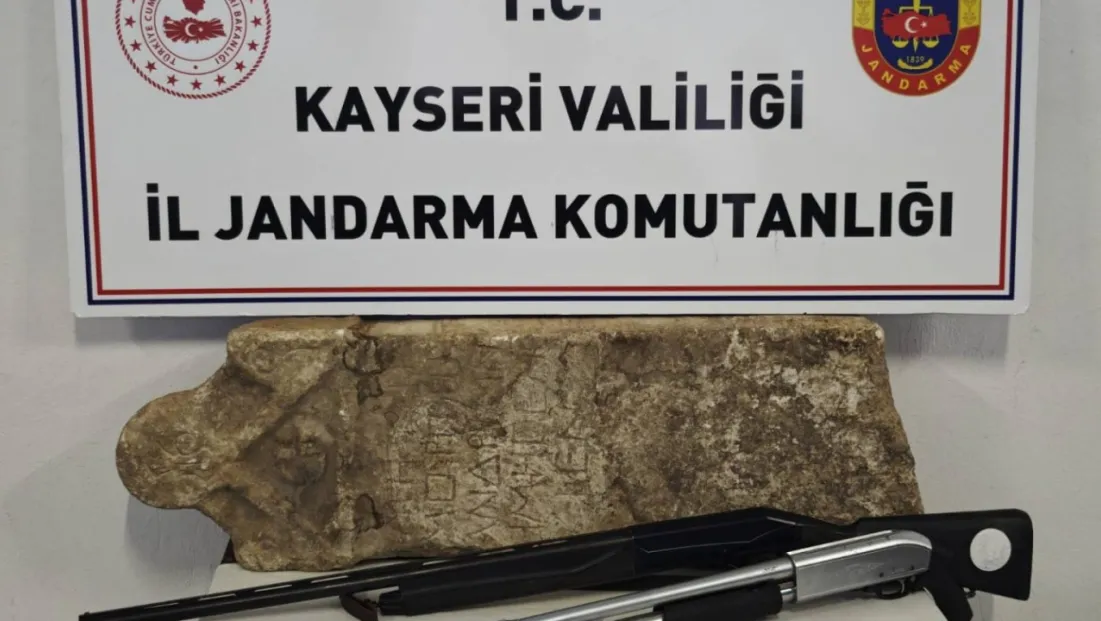 Jandarma Roma dönemi mezar Steli ve ruhsatsız av tüfeği ele geçirdi
