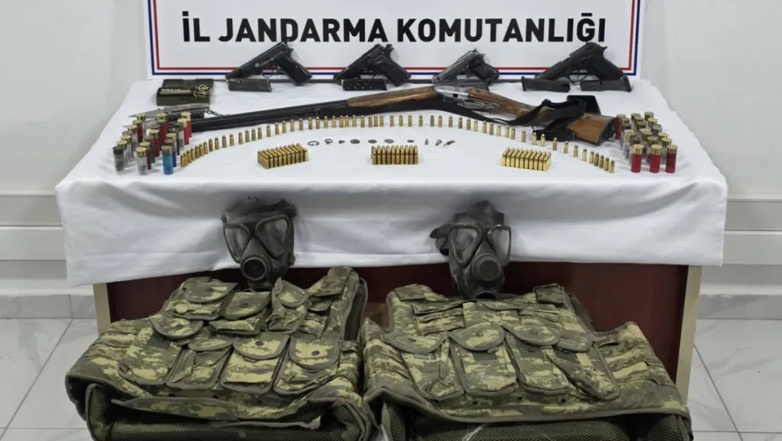 Jandarmadan cephanelik gibi eve baskın