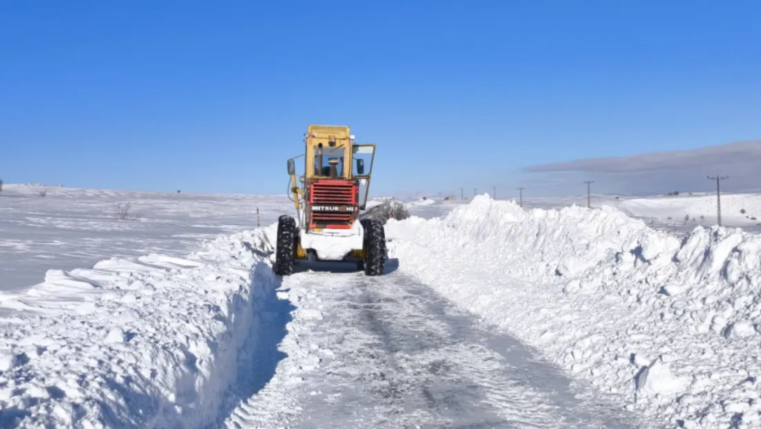 Kar temizleme çalışmaları aralıksız sürüyor
