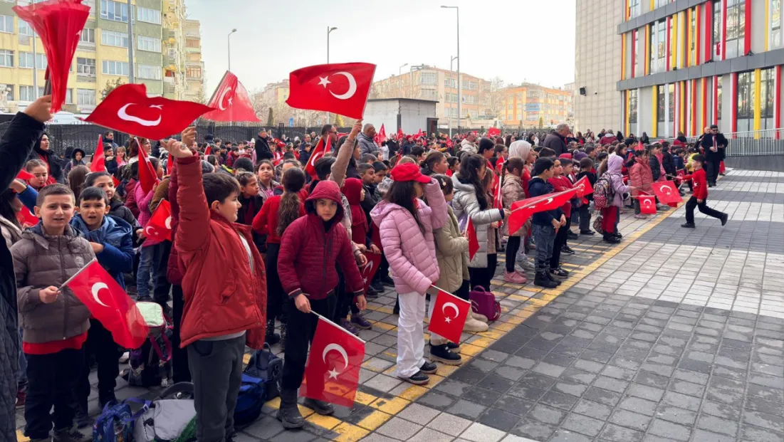 Kaymakam Ermiş, “Çocuklarımız bugün ellerinde bayraklarla eğitim öğretime başladılar”