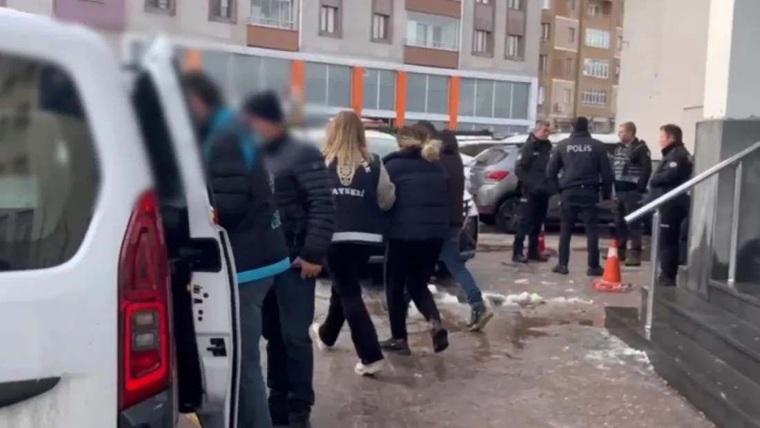 Kayseri’de iş adamları görüntüleriyle şantaj yapan kadın çetesi yakalandı