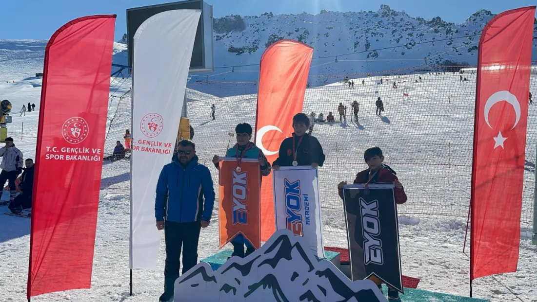 Kayseri Kayak İl Birinciliği Snovbord Büyük Slalom yarışları yapıldı⁠⁠⁠⁠⁠⁠