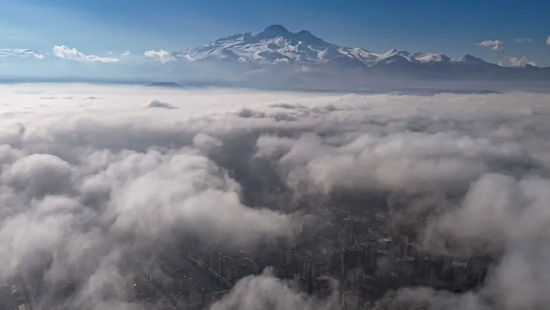 Erciyes'in Büyüleyici Görüntüleri: Osman Arabacı'nın Dronu ile Sis Altında Bir Başka Dünya