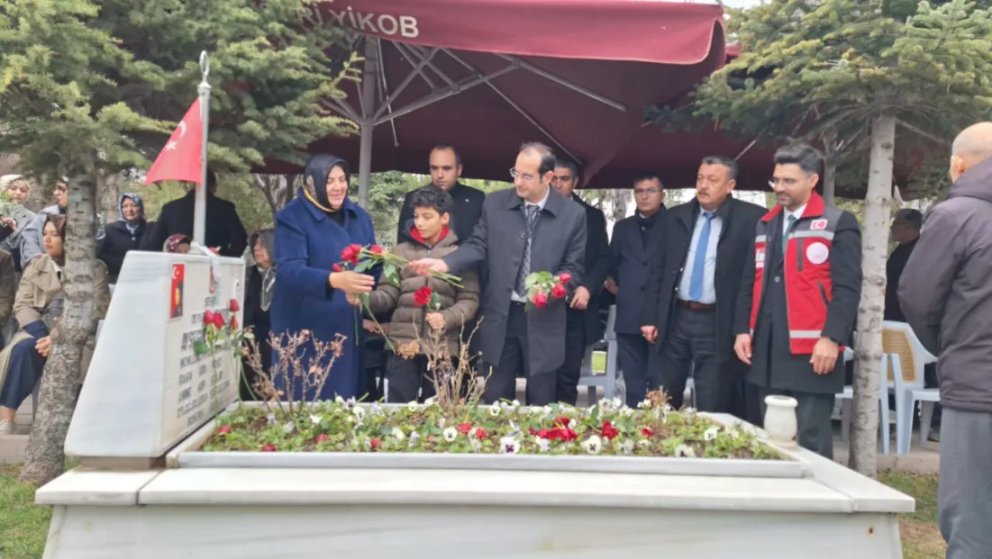 Kayseri’nin ilk kadın şehidi Ayşegül Pürnek, kabri başında dualarla anıldı