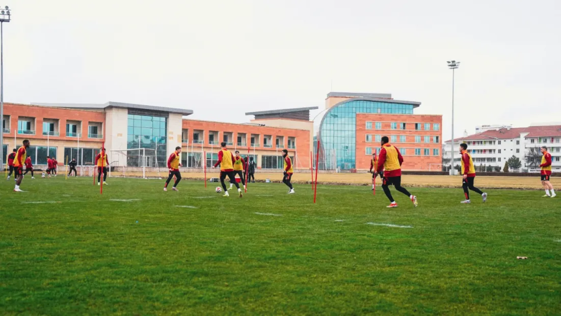 Kayserispor’da teknik direktör belirsizliği çözülemedi