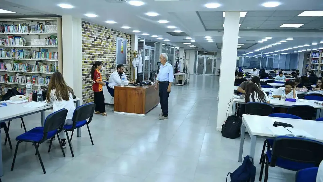 Kütüphane kapanış saatleri uzatılıyor: Vali Çiçek talebe yanıt verdi