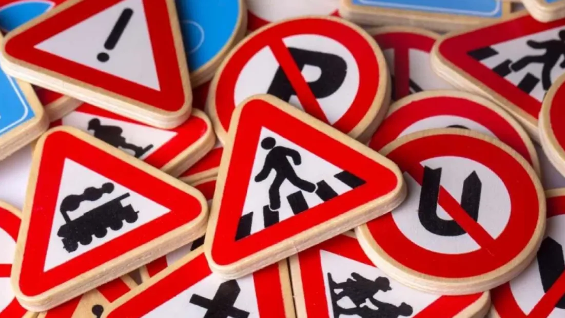 Lüzumsuz Trafik Levhaları Kaldırıldı