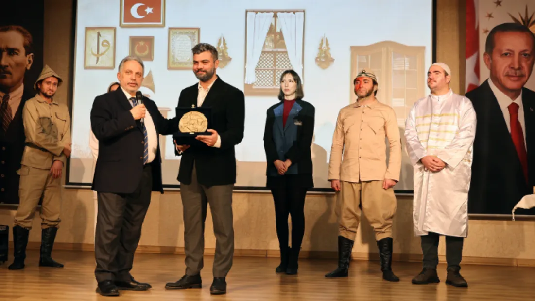 Mehmet Akif, Tiyatro ile Anıldı