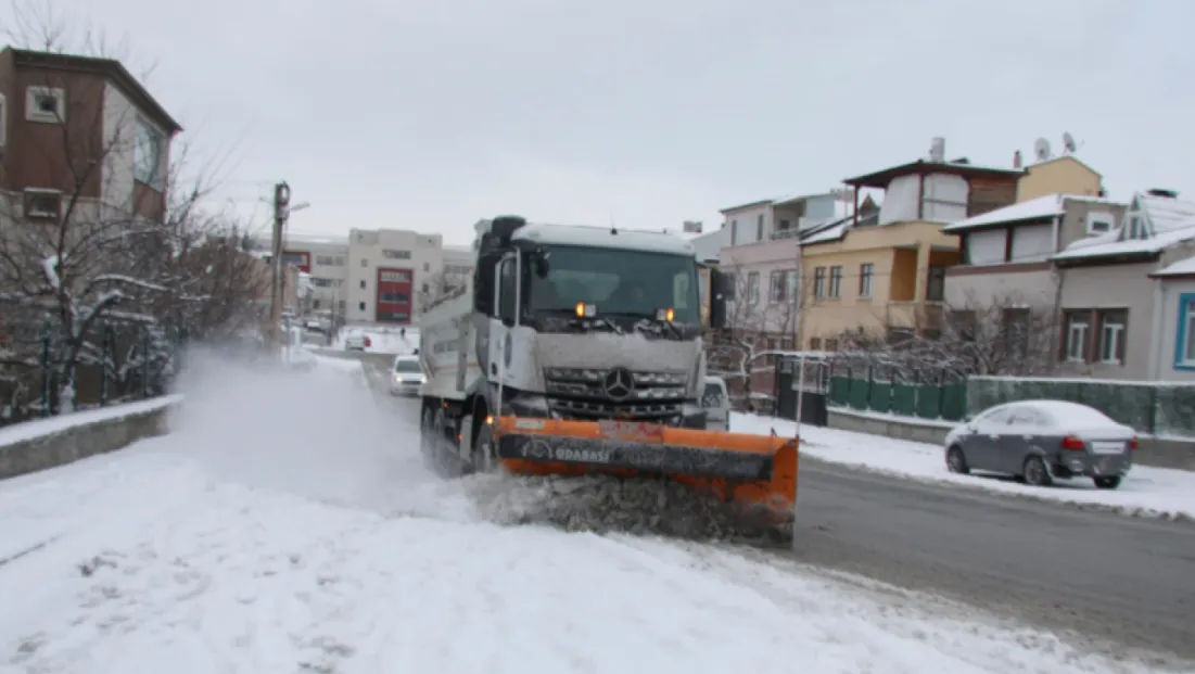 Melikgazi'de karla mücadele son hızla devam ediyor