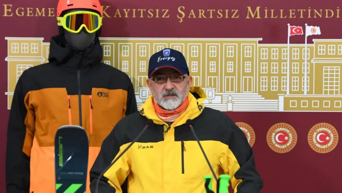 Milletvekili Cıngı, “Erciyes’e gelen kayakçılar, 15 dakikada şehir merkezine inip 6 bin yıllık tarihi keşfediyor”