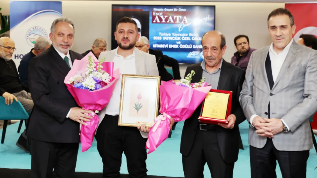 Ödüllü Kitapçı Esat Ayata'ya Onur Gecesi