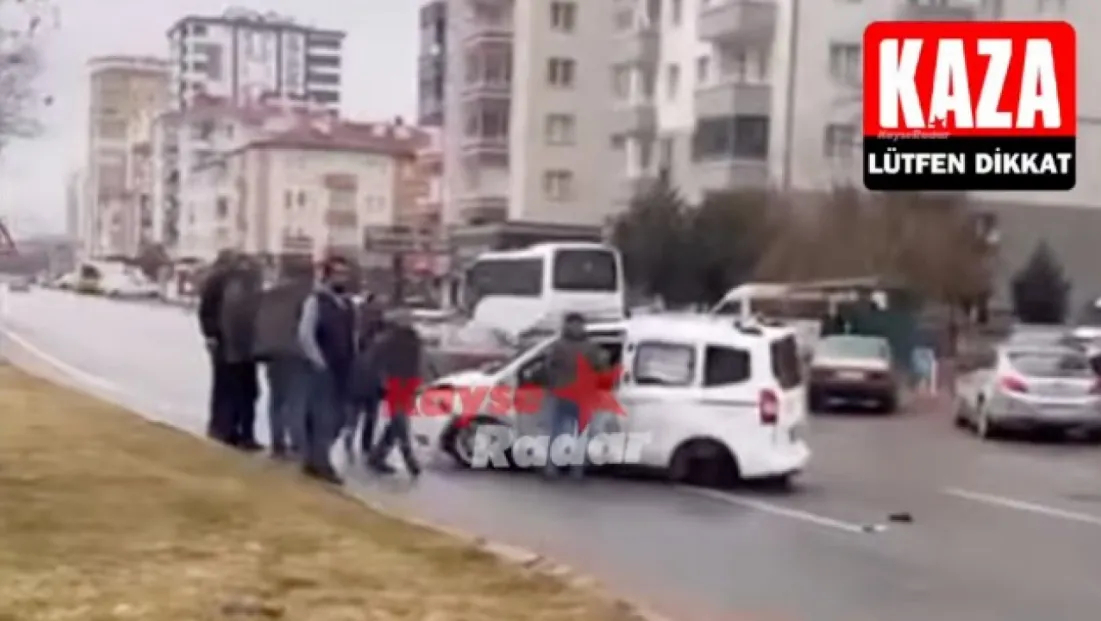 Otomobil ile hafif ticari araç çarpıştı: 2 yaralı