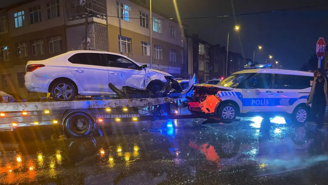 Polis otosu ile otomobil çarpıştı: 1 kişi yaralandı
