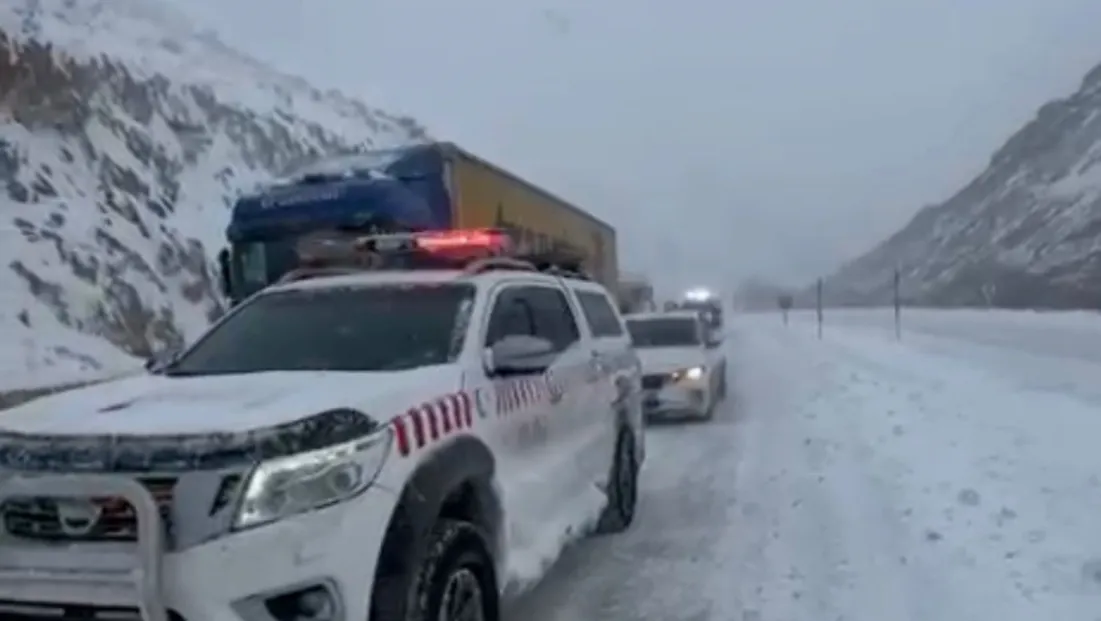 Sarız Dokuzdolambaç mevkiinde mahsur kalan vatandaşlar kurtarıldı