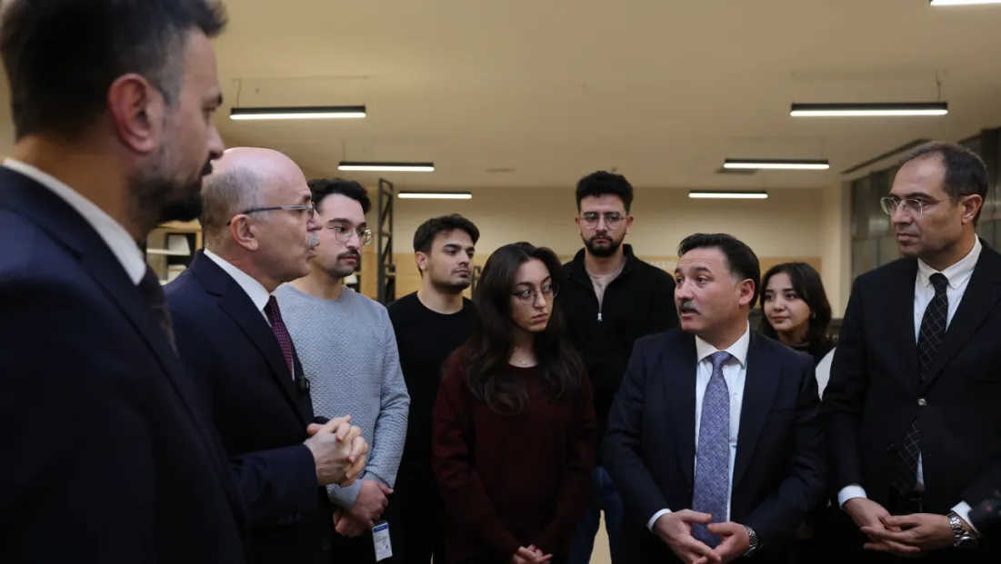 Kayseri Şehir Hastanesinde Kitap Kokusu: Türkiye’de Bir İlk