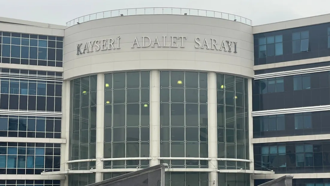 Televizyon ilanlı dolandırıcılık davasında suçlamayı reddetti⁠⁠⁠⁠⁠⁠