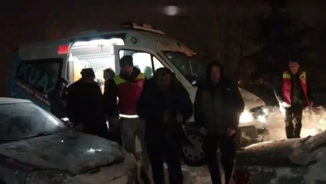 Türkuaz ekibi Dokuzdolambaç mevkiinde mahsur kalan vatandaşlara ulaştı