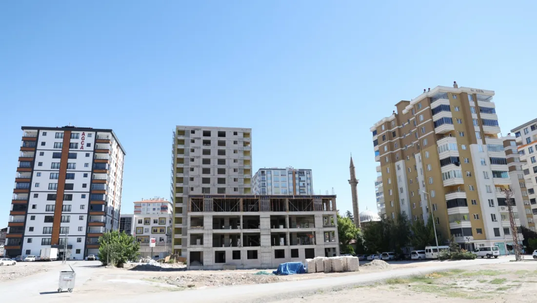 Uğurevler’de kentsel dönüşüm çalışmaları sürüyor