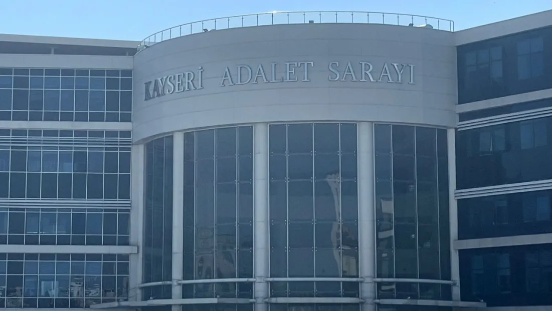 Uyuşturucu ticaretiyle yargılanan 2 sanık birbirlerini suçladı