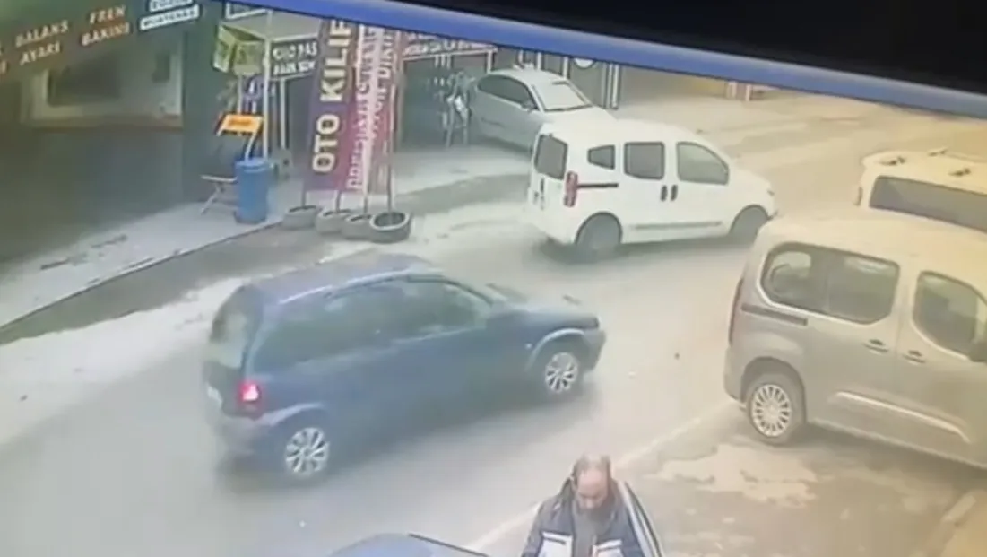 Yola aniden çıkan araç kazaya neden oldu