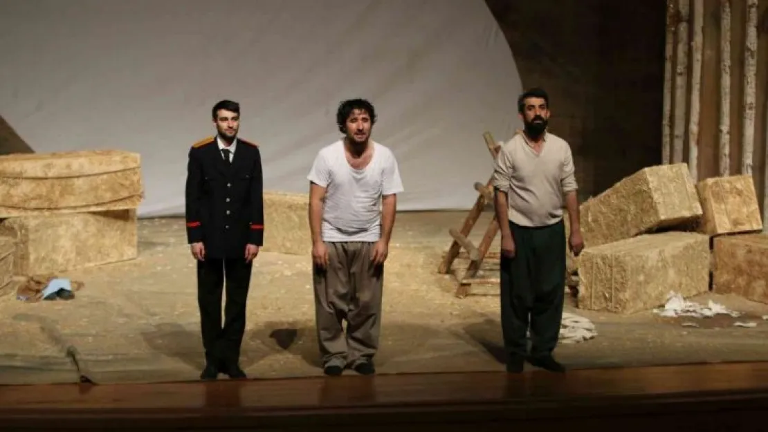 'Pusuda-Öç'  tiyatro oyunu NEVÜ'de sahnelendi