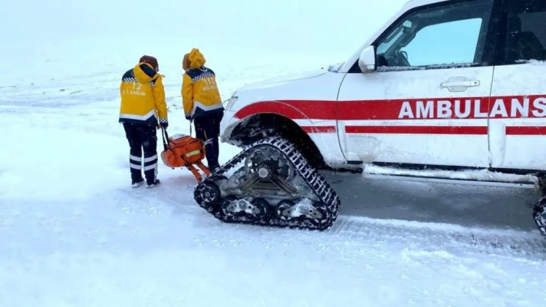 112 ekipleri paletli ambulanslarla kar-kış dinlemedi hastaların imdadına yetişti