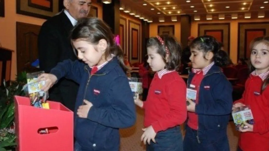 11 Yılda 26 Ton Atık Pil Toplayan Melikgazi Belediyesi 2 Bin 600 Çam Fidanı Dağıttı 