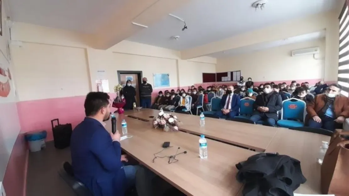 15 Temmuz gazisi öğrencilerle buluştu