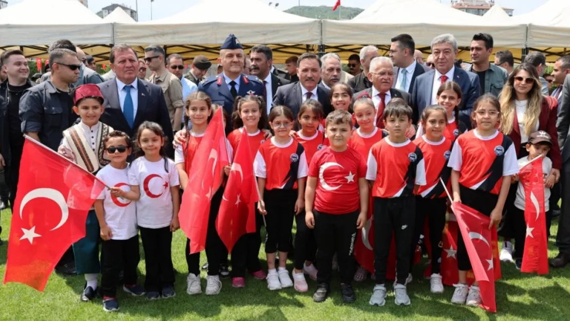 19 Mayıs Atatürk'ü Anma, Gençlik ve Spor Bayramı coşkuyla kutlandı